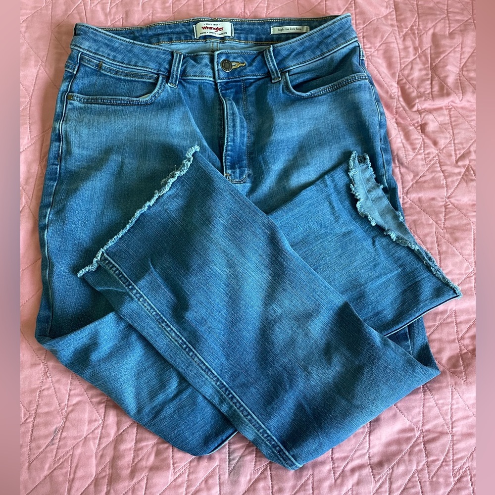 Wrangler High Rise capris - Picture 2 of 4